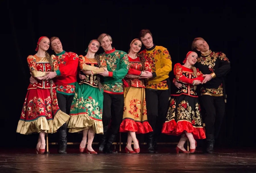Russian folk dance ensemble and costumes. Фото: pxhere.com / CC0, via Wikimedia Commons