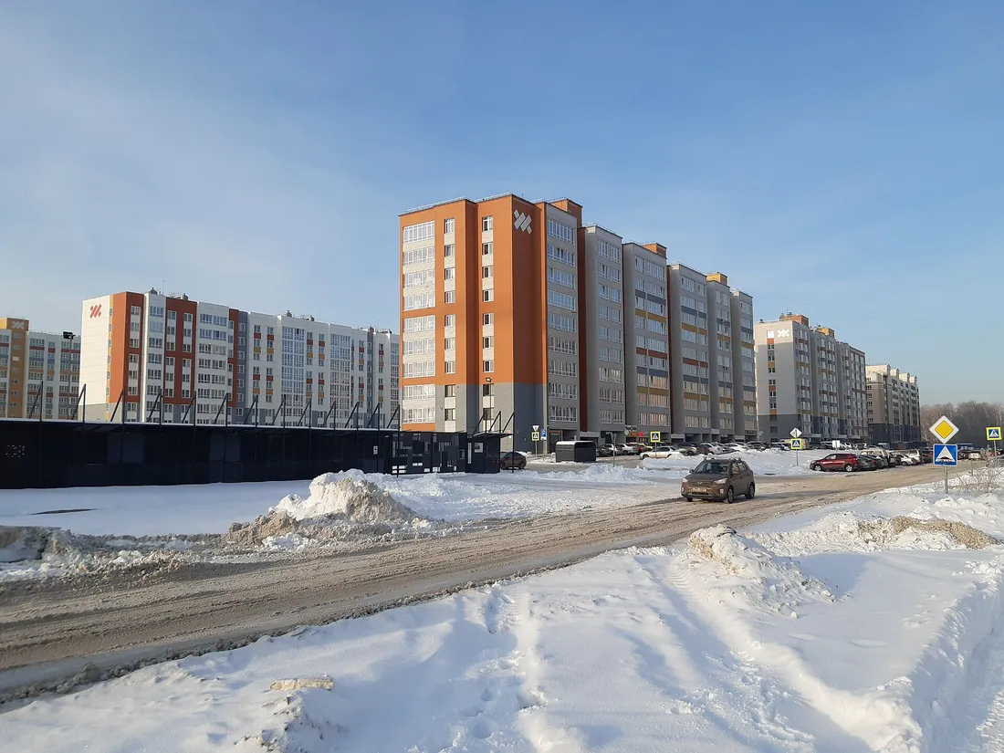 Краснообск, зимняя улица. Фото: К.Артём.1 / CC BY-SA 4.0, via Wikimedia Commons