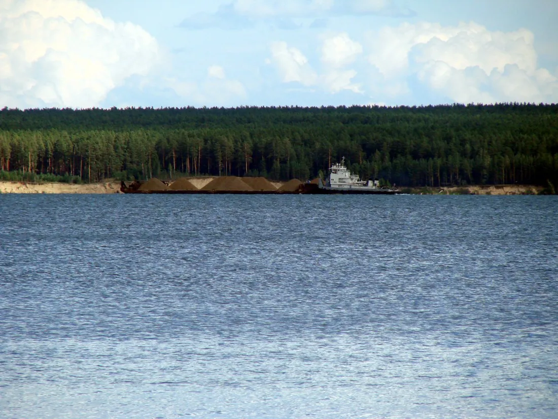 Толкач с баржей. Фото: Pavel Nikolaev / CC BY 3.0, via Wikimedia Commons