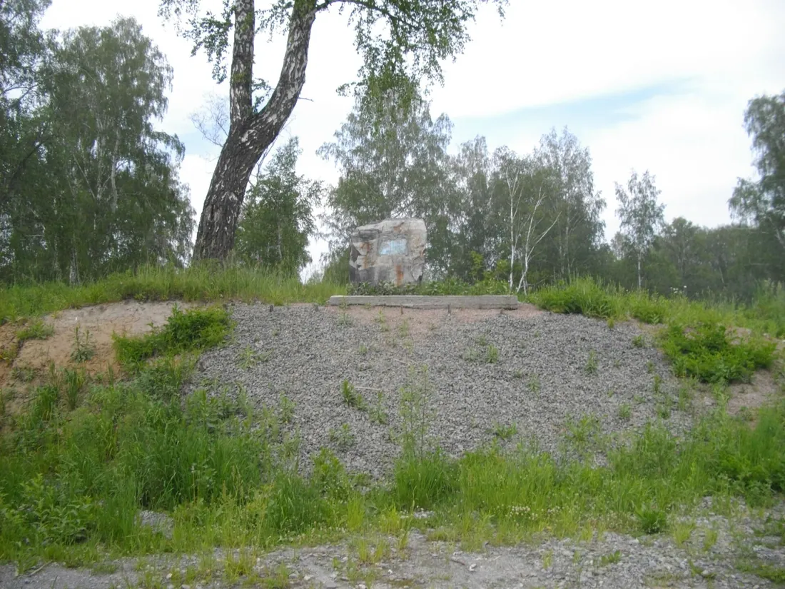 памятник у ост. им. В.А. Болдырева. Фото: bakaneko / CC BY-SA 3.0, via Wikimedia Commons