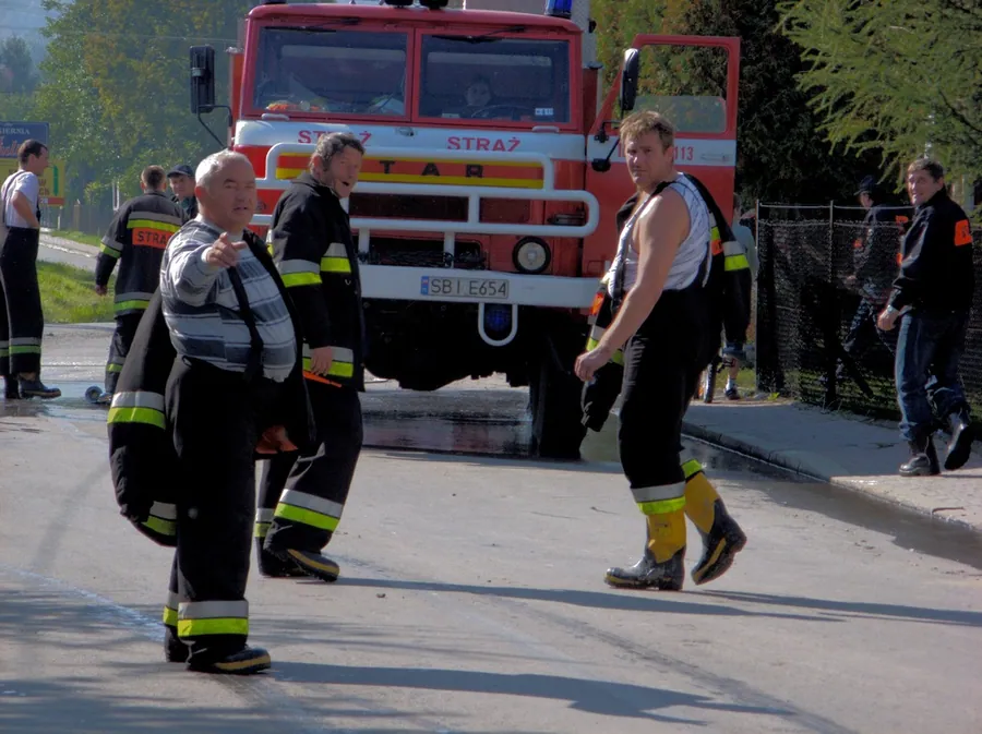 A fire engine (based on a chassis of a Star 266 truck) and firefighters of OSP Buczkowice.. Фото: Arek Olek…
