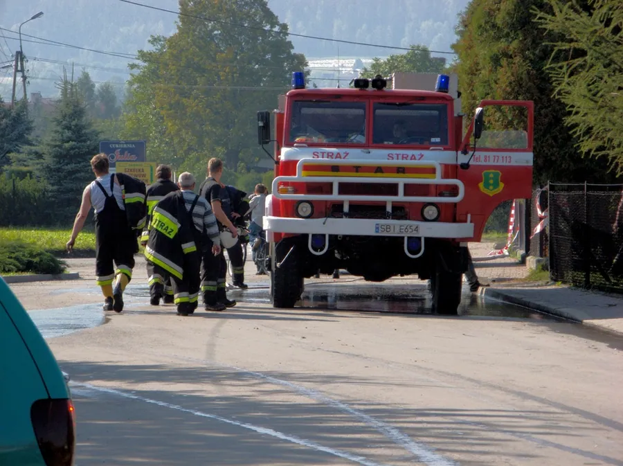 A fire engine (based on a chassis of a Star 266 truck) and firefighters of OSP Buczkowice.. Фото: Arek Olek…