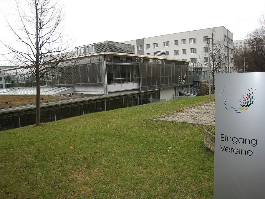 Sport school Pierre-de-Coubertin Erfurt, Mozartallee 4. Фото: Giorno2 / CC BY-SA 4.0, via Wikimedia Commons