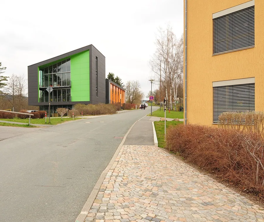 Klingenthal: Skiinternat (links) am Sportgymnasium, Amtsberg 27 (Vogtlandkreis, Freistaat Sachsen…