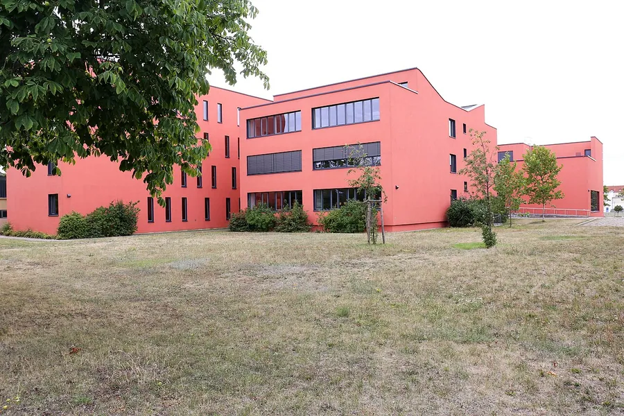 Das Sportgymnasium in Halle (Saale) , Sachsen-Anhalt.. Фото: Ralf Lotys (Sicherlich) / CC BY 4.0, via…