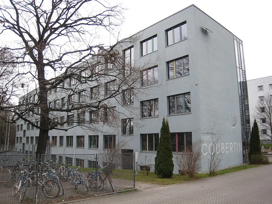 Sport school Pierre-de-Coubertin Erfurt, Mozartallee 4. Фото: Giorno2 / CC BY-SA 4.0, via Wikimedia Commons
