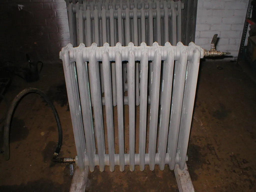 Cast Iron Radiator Refurbishment. Фото: makantr / CC0, via Wikimedia Commons