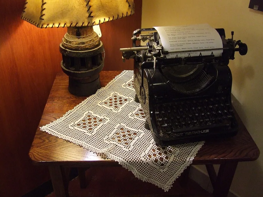 old typewriter. Фото: Christo / CC BY-SA 4.0, via Wikimedia Commons