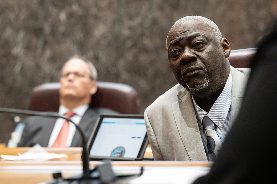 Derrick Curtis seated at a desk during the May 2023 Chicago City Council meeting. Фото: Paul Goyette / CC BY…